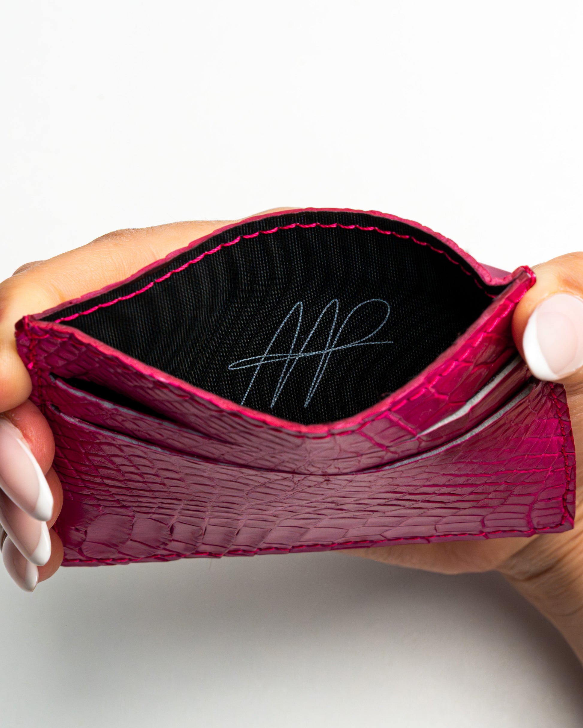 Porta tessere in pelle di alligatore Fucsia – accessorio elegante e compatto per tessere e banconote