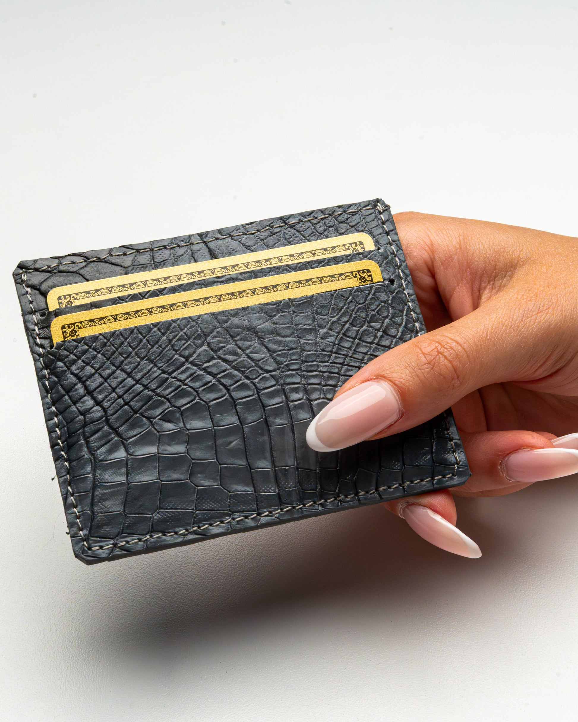 Porta tessere in pelle di alligatore Grigio Londra – elegante e compatto, perfetto per tessere e banconote