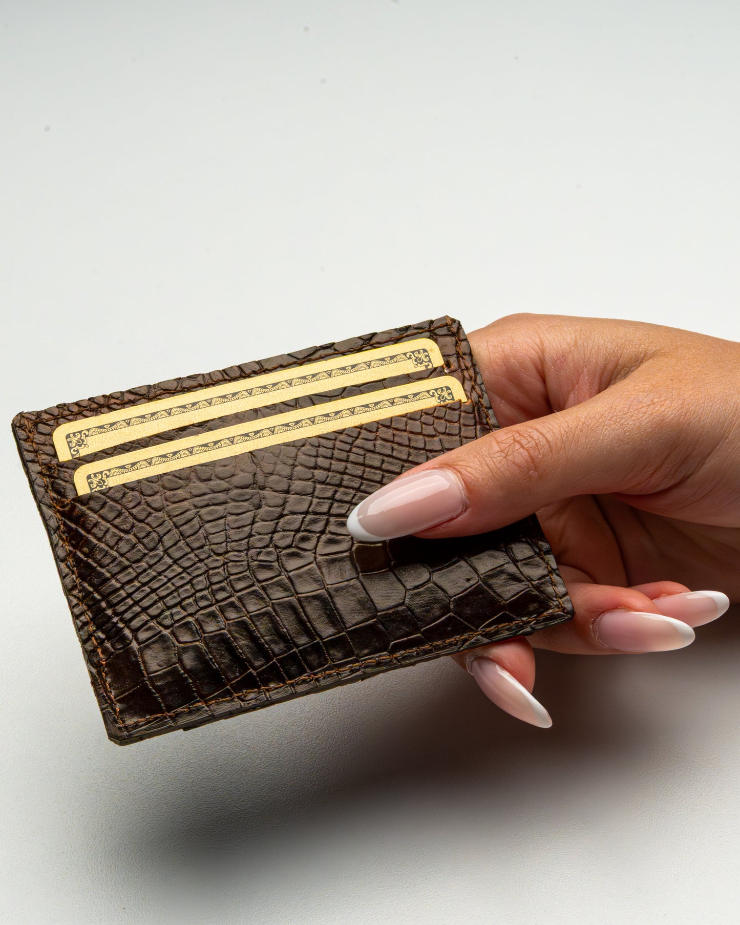 Porta tessere in pelle di alligatore Marrone – elegante e pratico per tessere e banconote