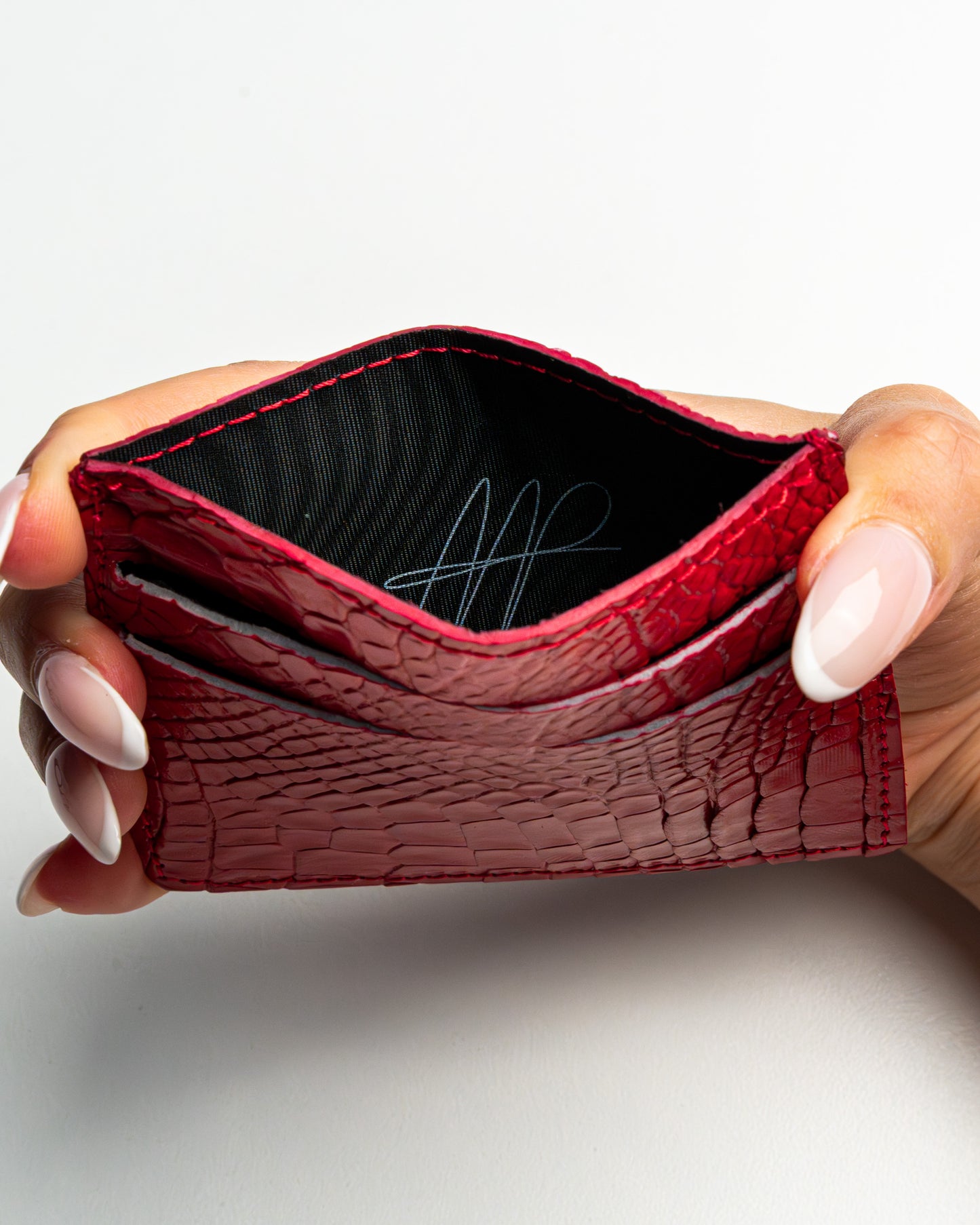 Porta tessere in pelle di alligatore Rosso – elegante e pratico, organizza tessere e banconote con stile