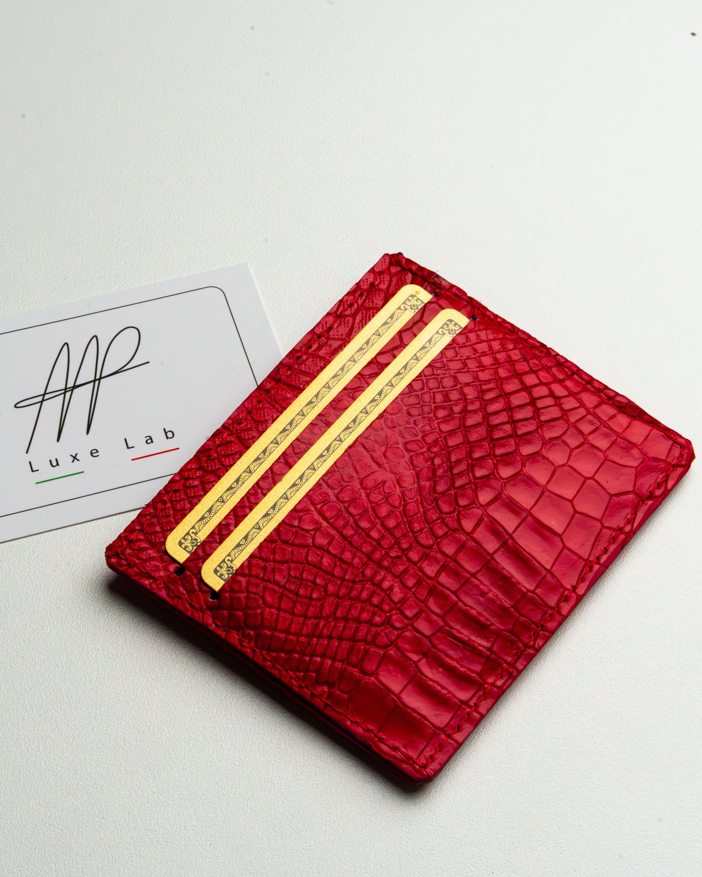 Porta tessere in pelle di alligatore Rosso – elegante e pratico, organizza tessere e banconote con stile