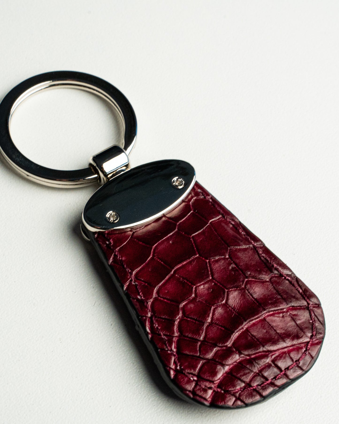 Portachiavi in pelle di alligatore bordeaux, stile Forma a Goccia