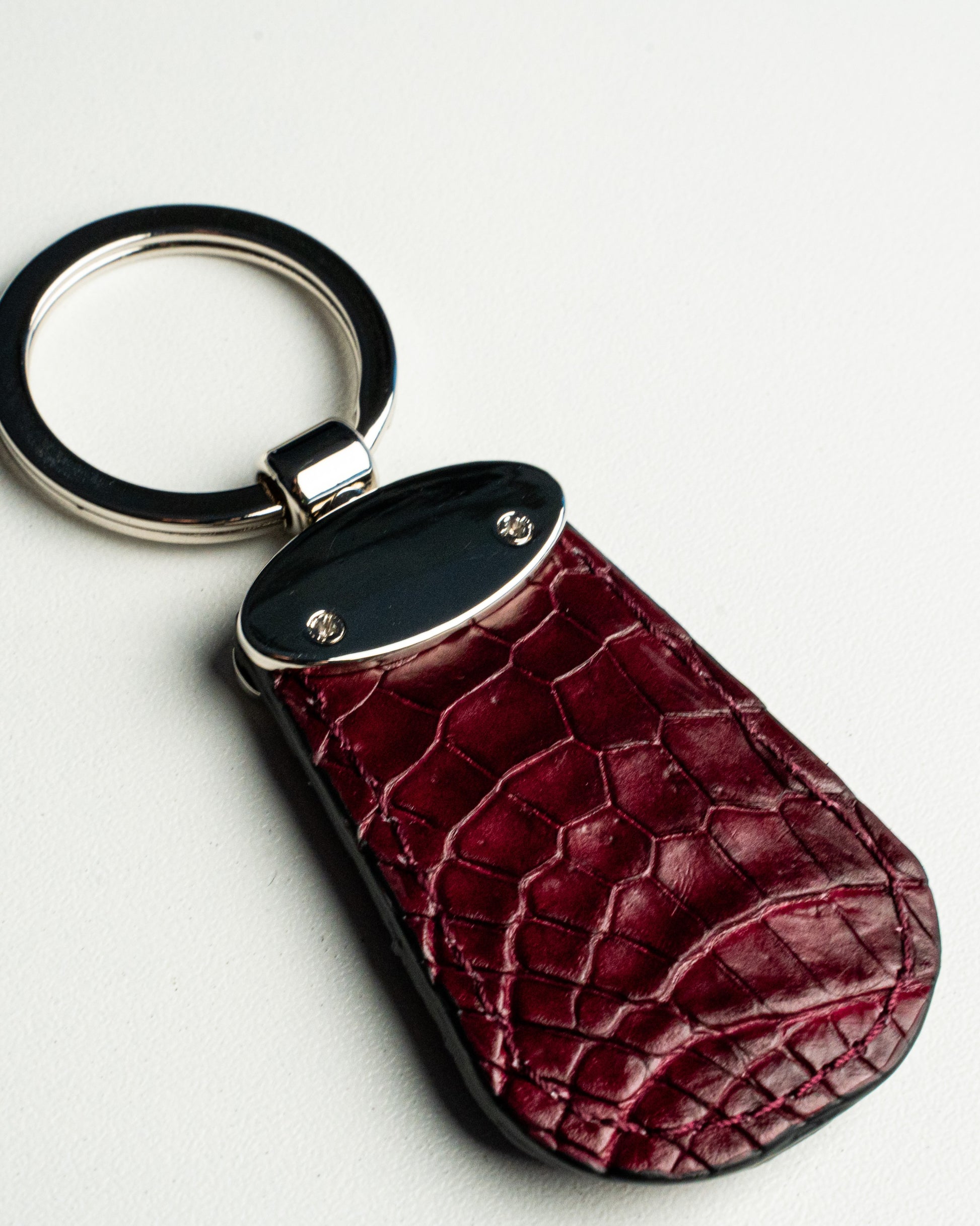 Portachiavi in pelle di alligatore bordeaux, stile Forma a Goccia