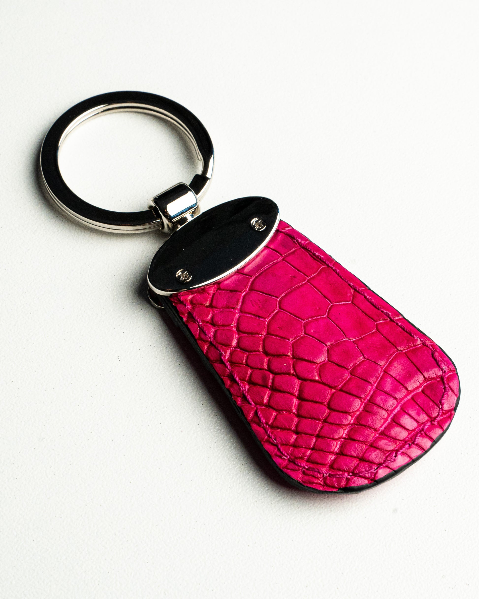 Portachiavi in pelle di alligatore fucsia, stile Forma a Goccia