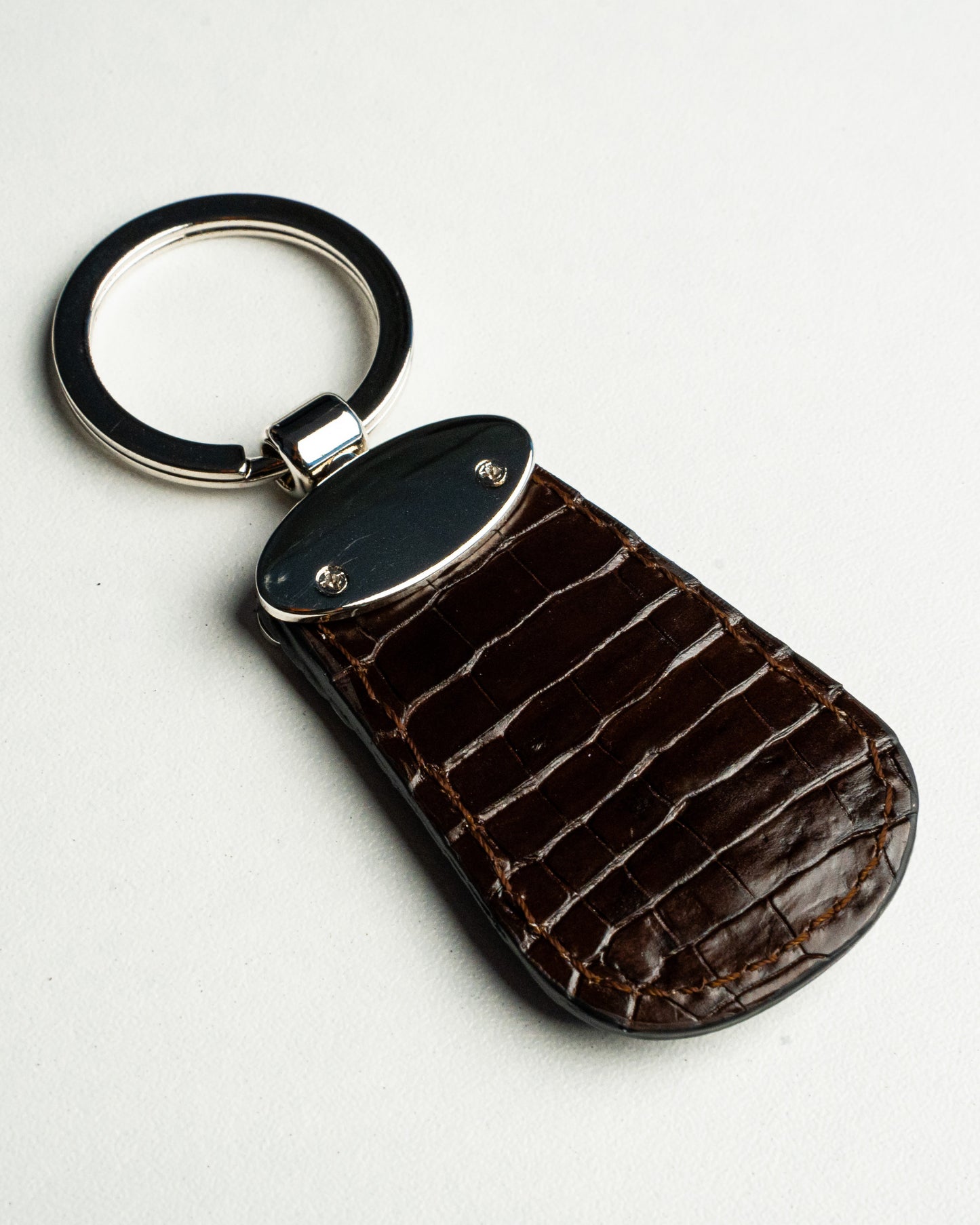 Portachiavi in pelle di alligatore marrone, stile Forma a Goccia
