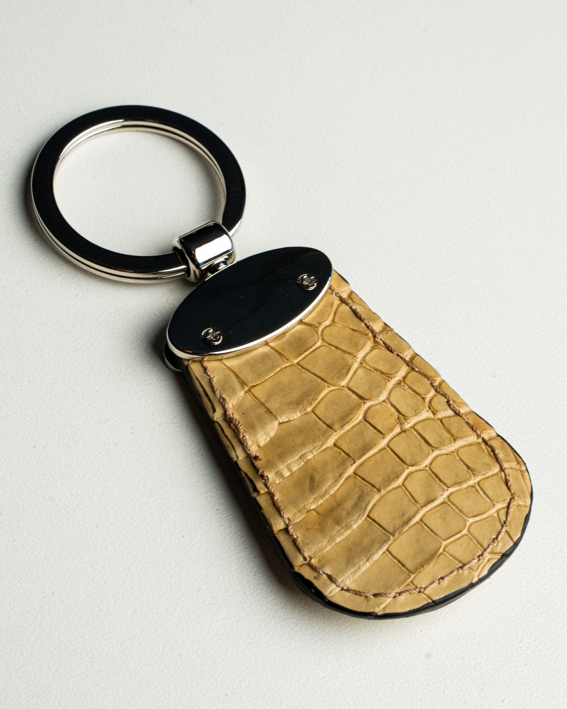 Portachiavi in pelle di alligatore beige, stile Forma a Goccia