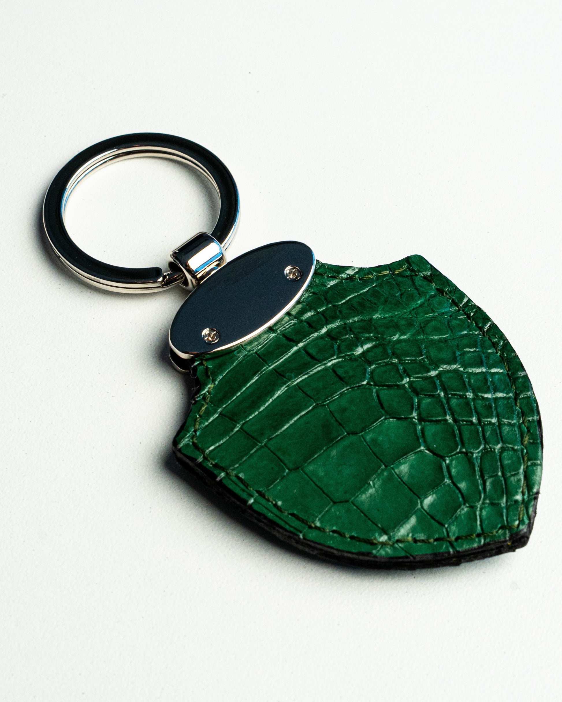 Portachiavi in pelle di alligatore verde, stile Scudetto